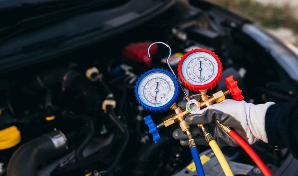 Test AC compressor pressure