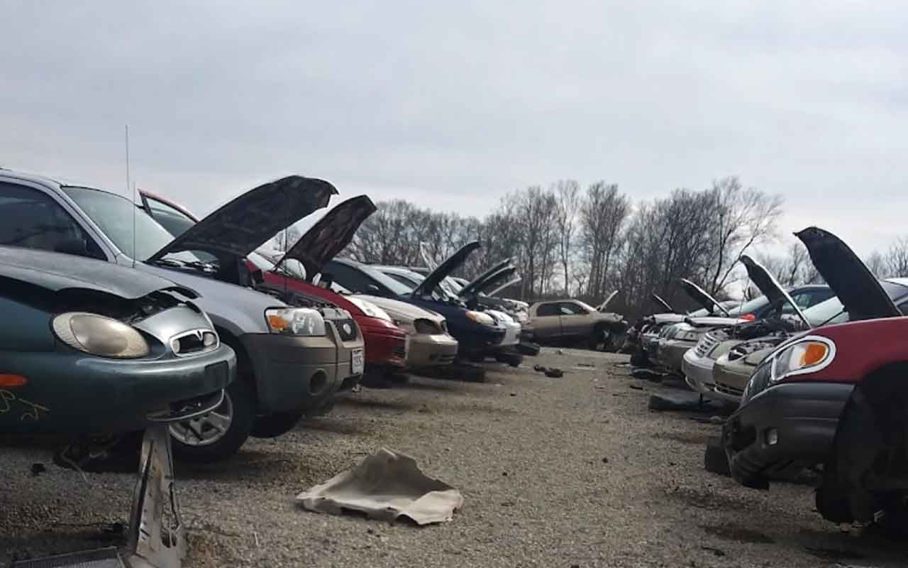 Junk cars inventory from LKQ Pick Your Part - Dayton at 4283 N James H McGee Blvd, Dayton, OH 45417