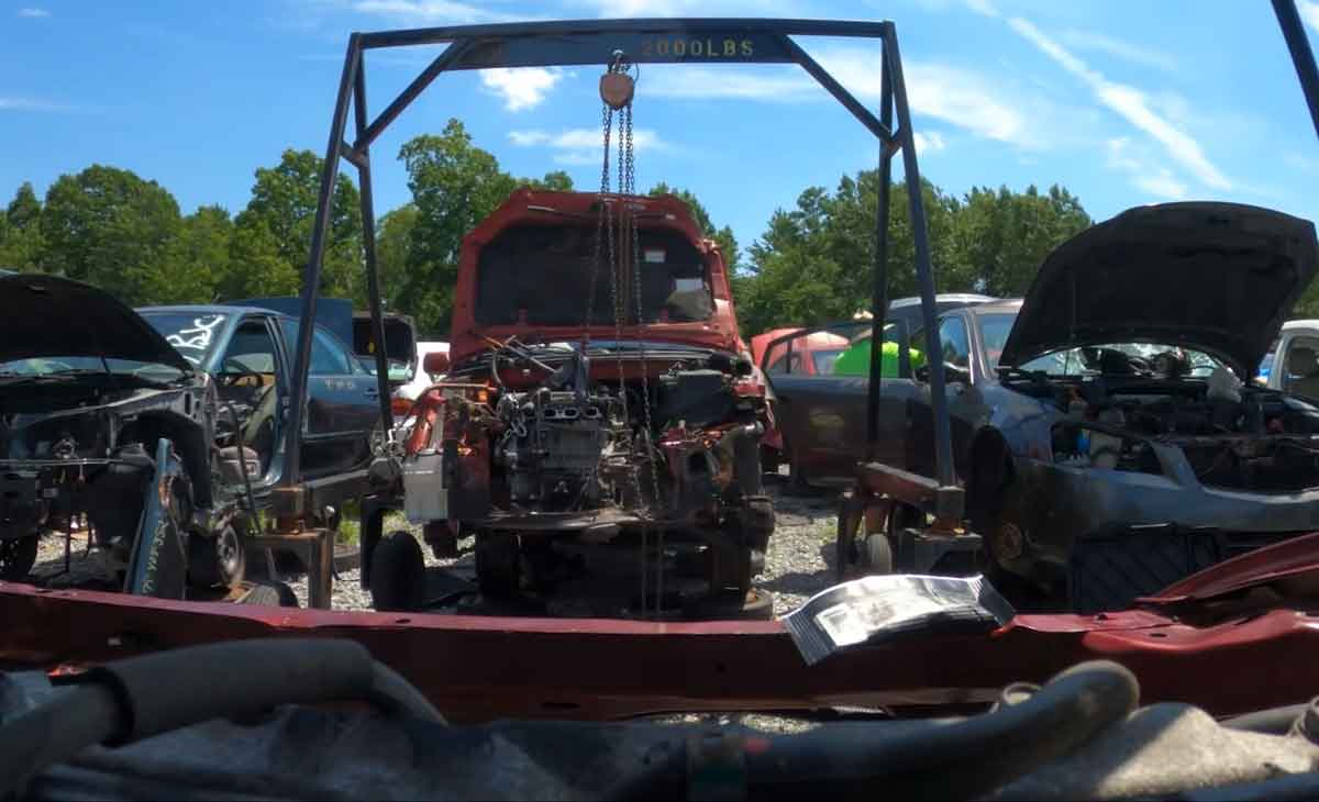 Junkyard hoist crane to pull an engine from a junk car